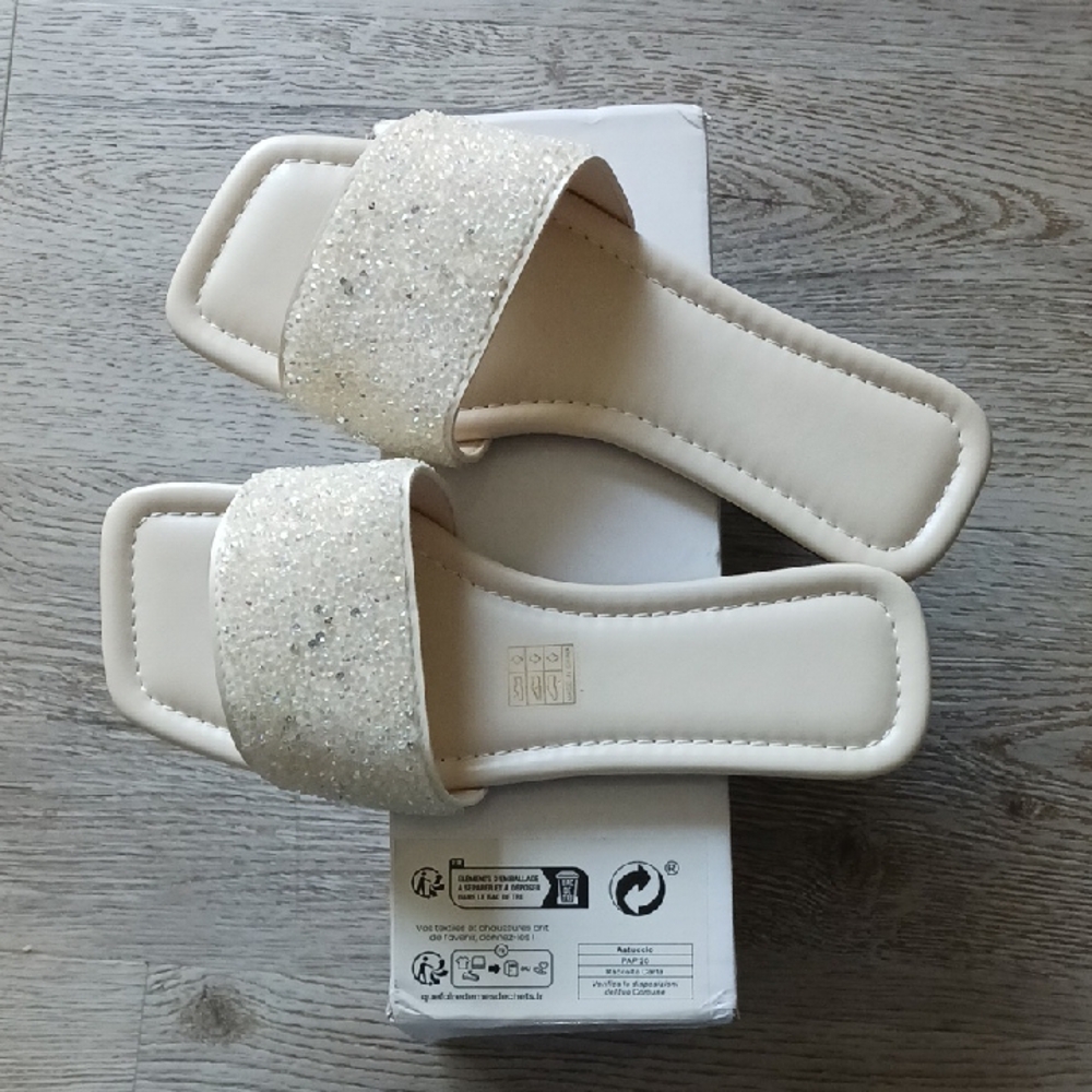NWT Shein Cream Textured Sandals with Open-Toe Design Size US Size 8